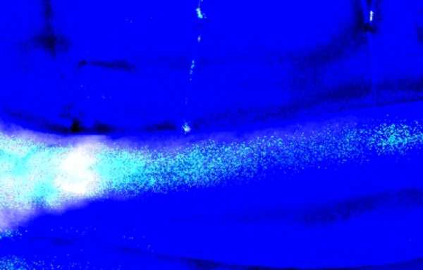 braccio dopo agopuntura- HaetMap foto di un meridiano del braccio dopo stimolazione con laser di un punto di agopuntura. Le frequenze emesse, visibili con una fotocamera speciale, sono più intense nel punto stimolato e si estendono lungo il percorso del meridiano di agopuntura.